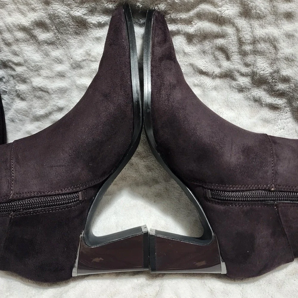 DKNY Salem Boots Dark Brown Chocolate Pointed Toe Knee High Heeled Sz 5.5M